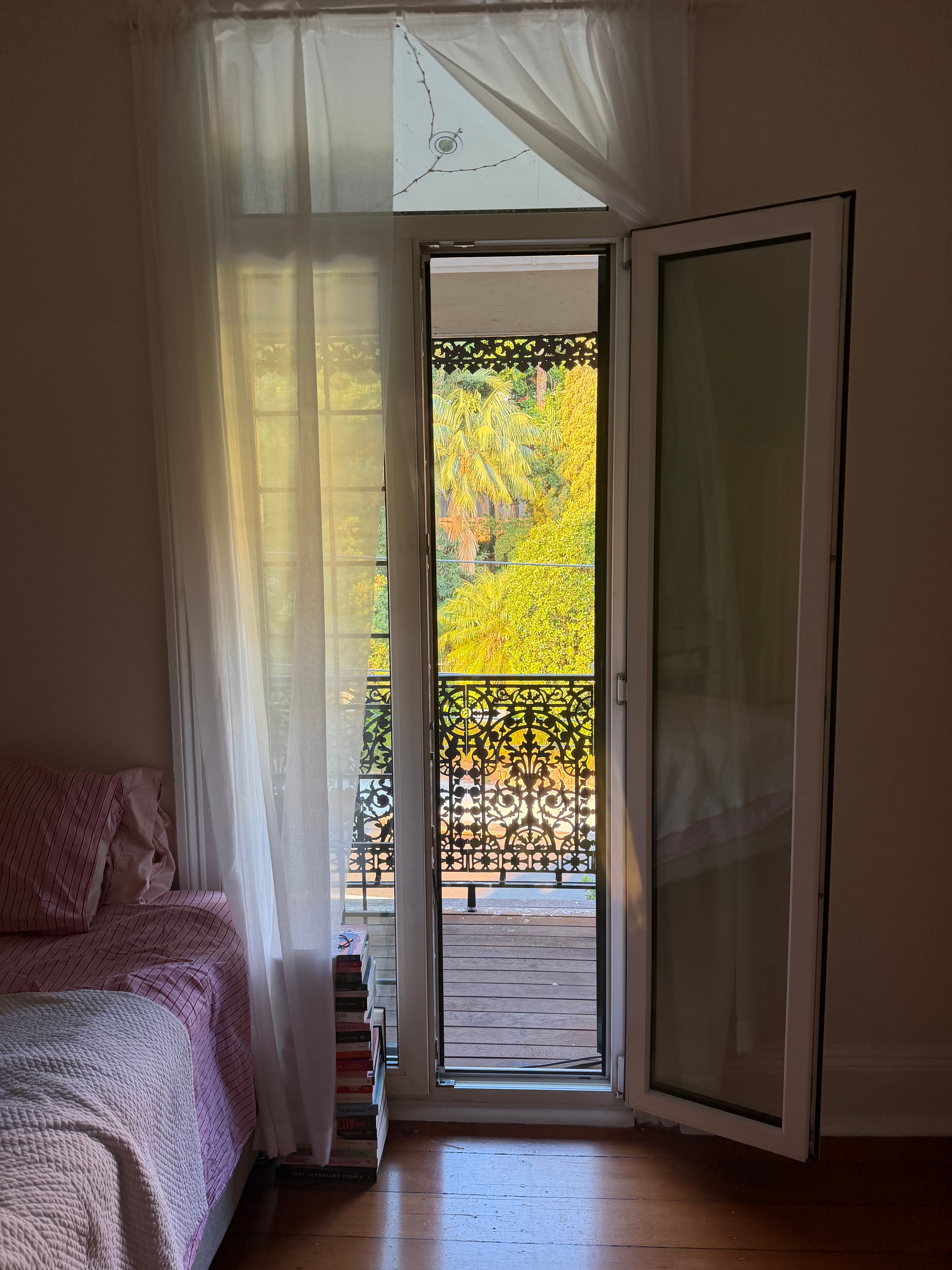 Photo of room in 2027 2