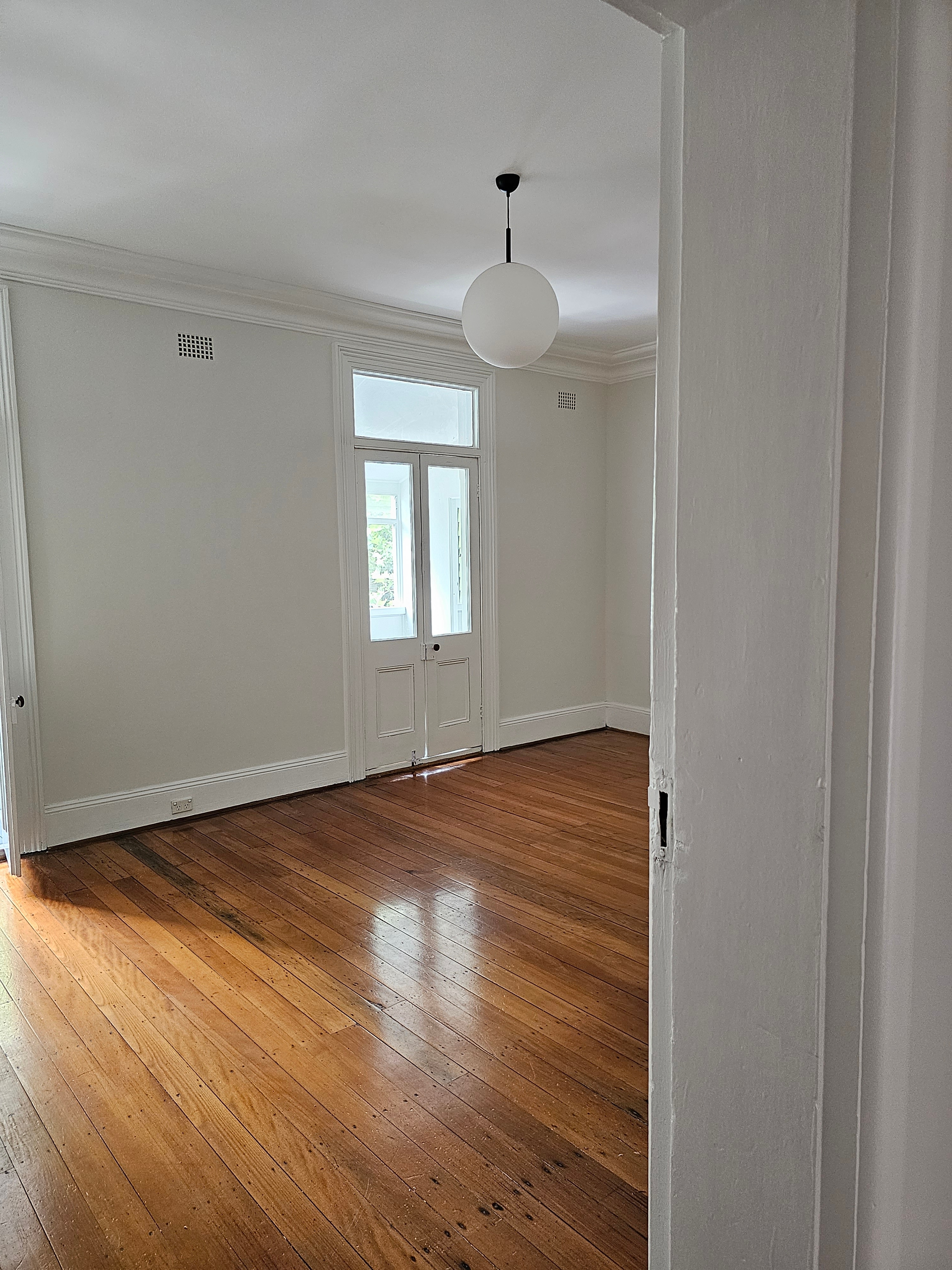 Photo of room in 2037 25