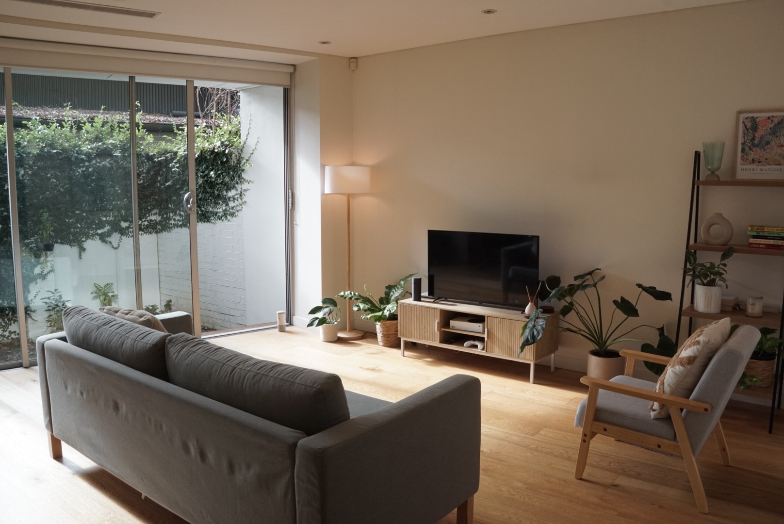 Photo of room in 2010 2