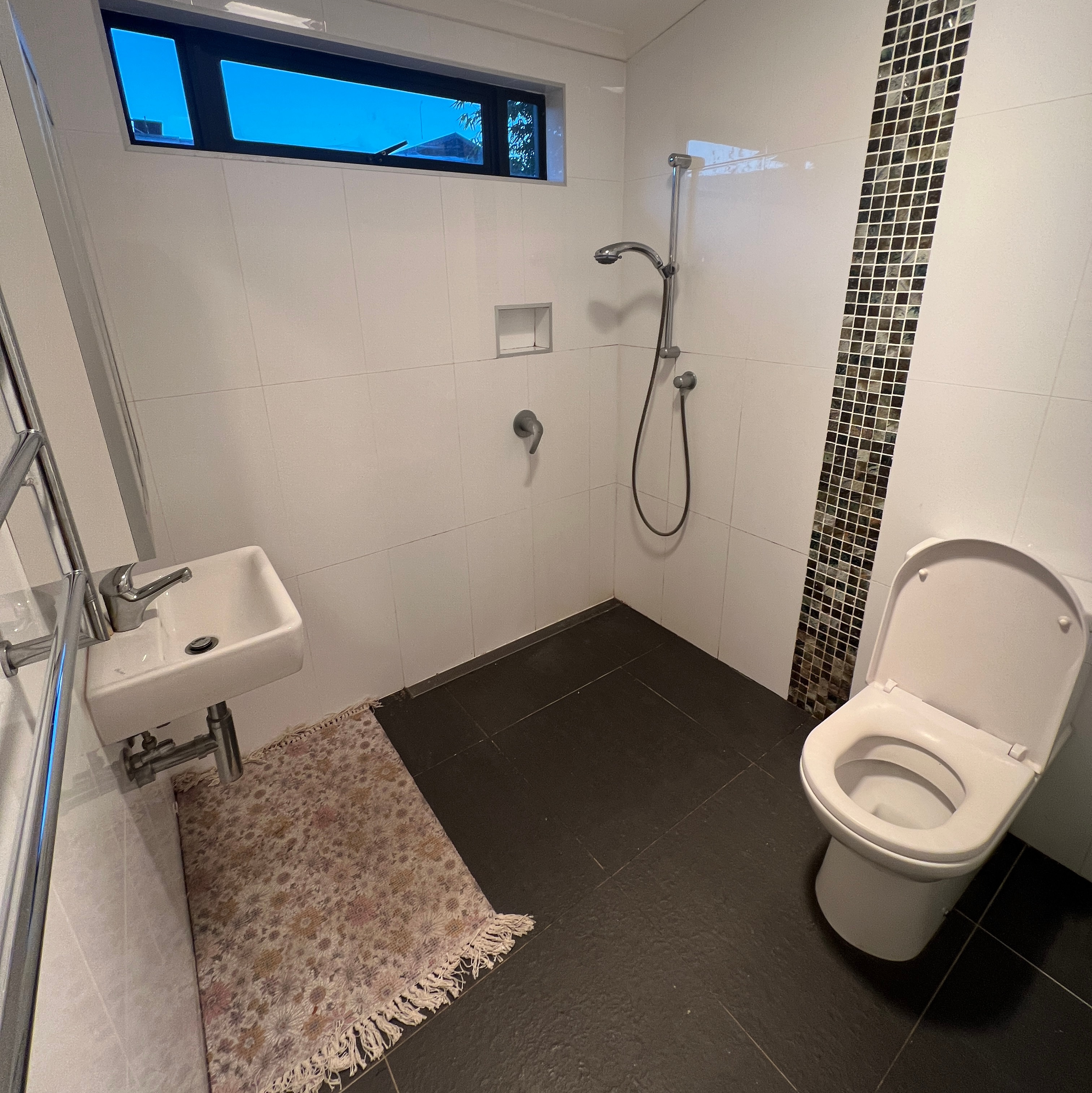 Photo of room in 2048 5
