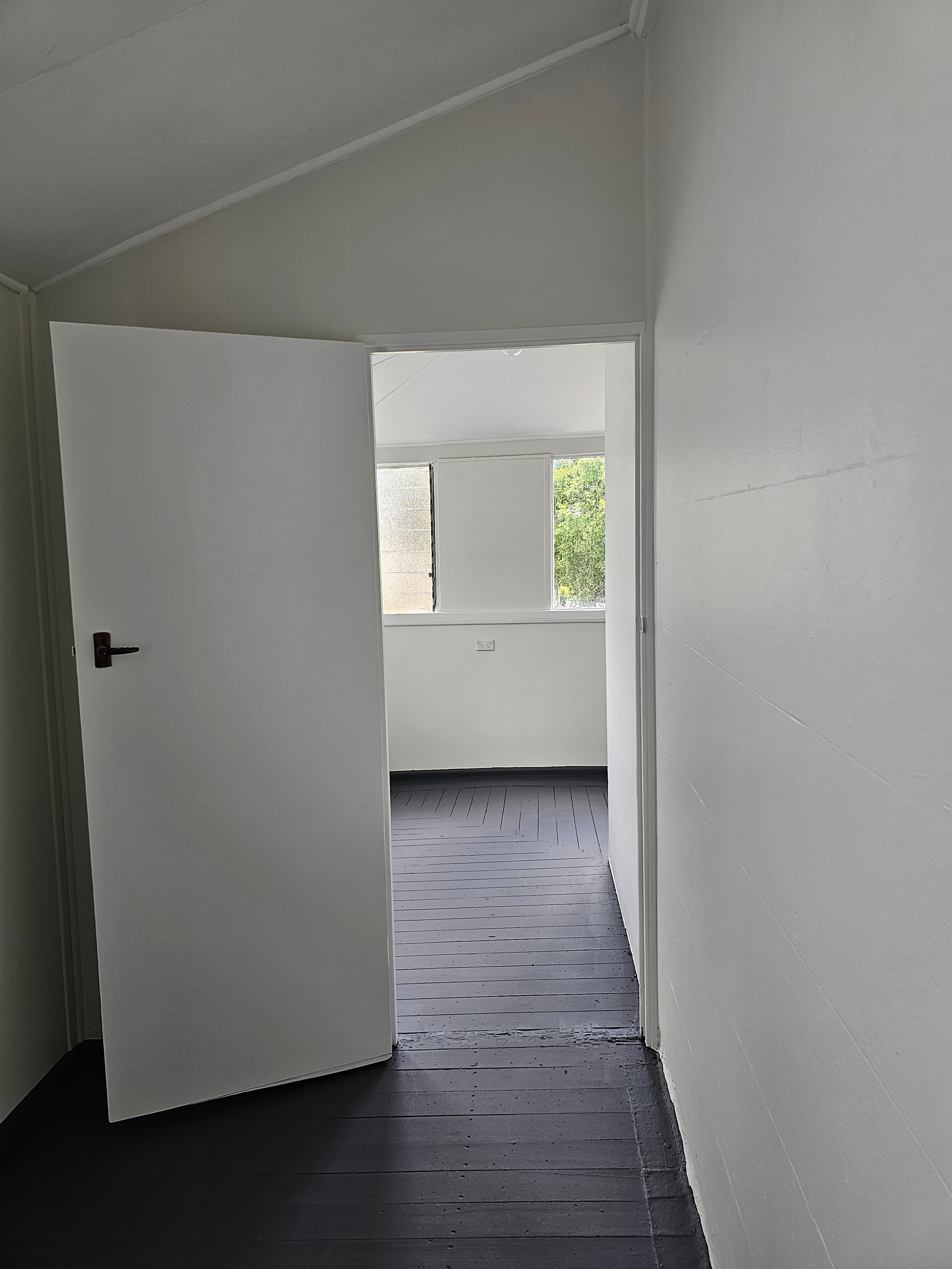 Photo of room in 2037 23