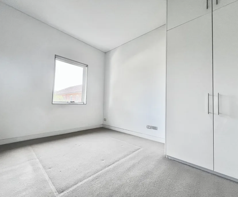 Photo of room in 2042 7