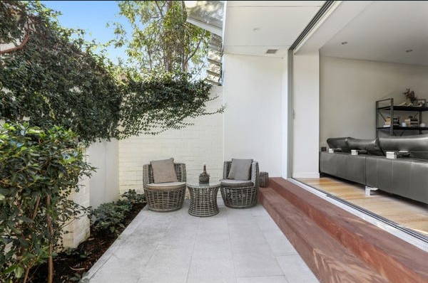 Photo of room in 2010 0