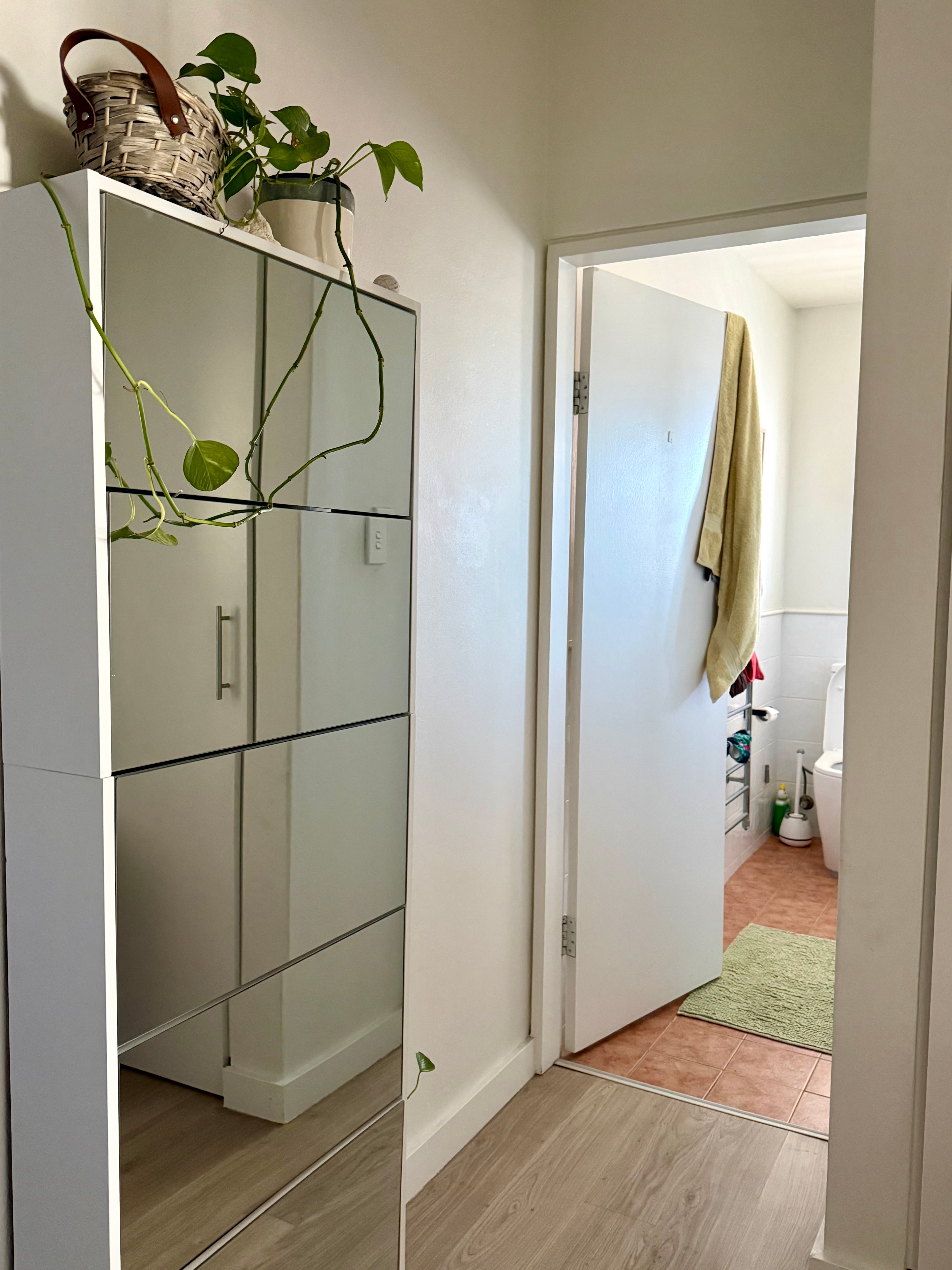 Photo of room in 2096 5
