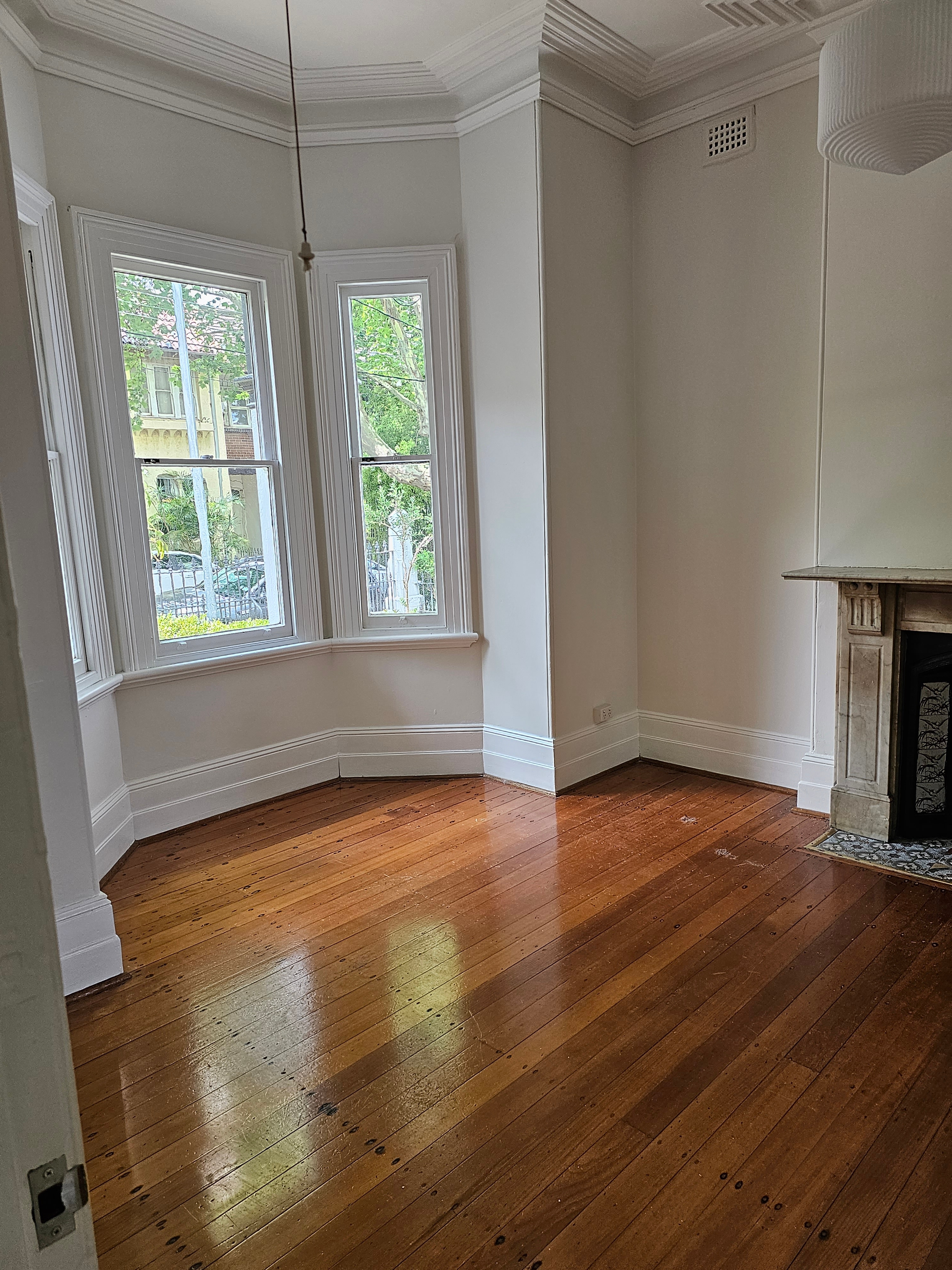 Photo of room in 2037 11