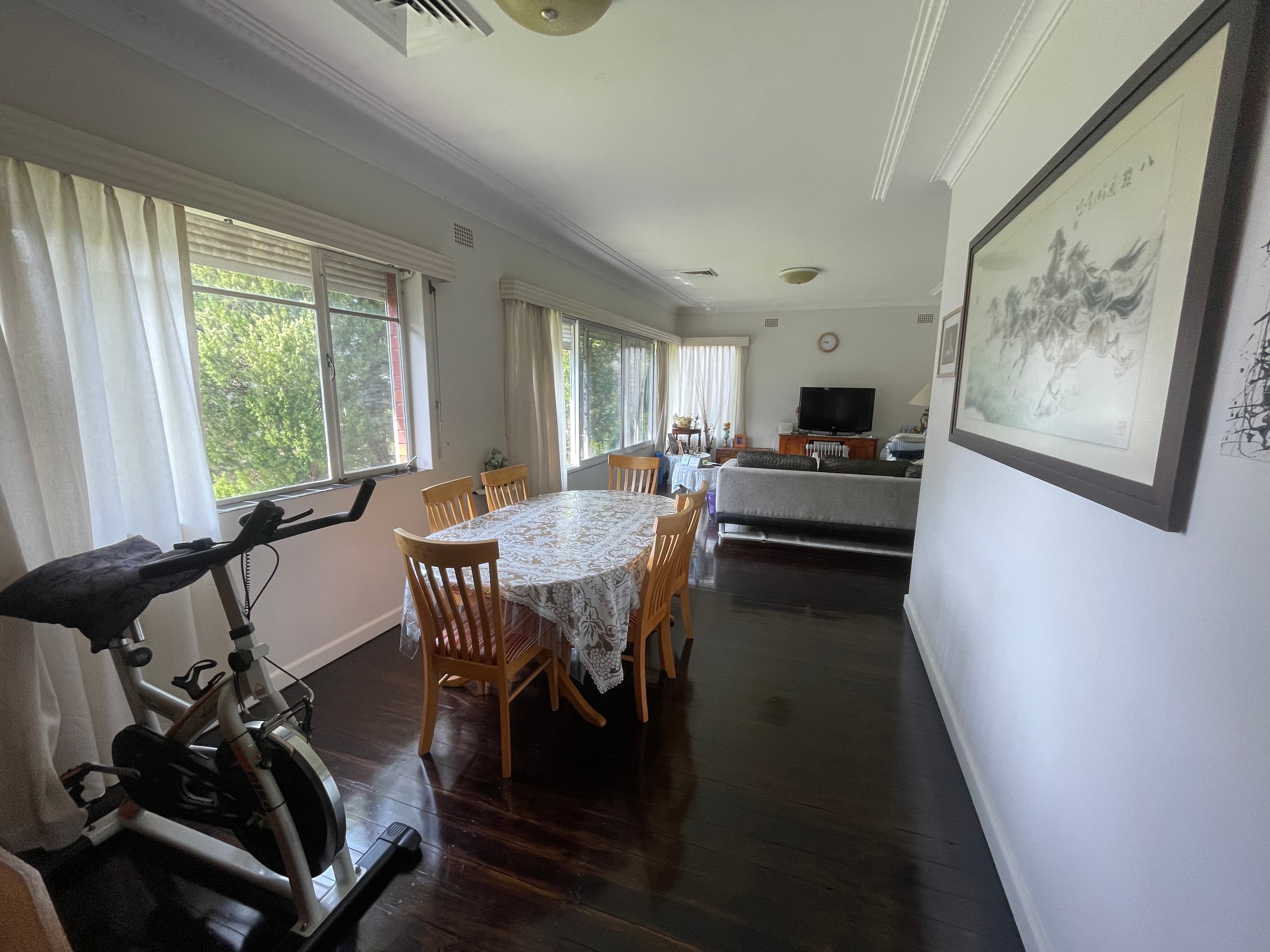 Photo of room in 2114 5