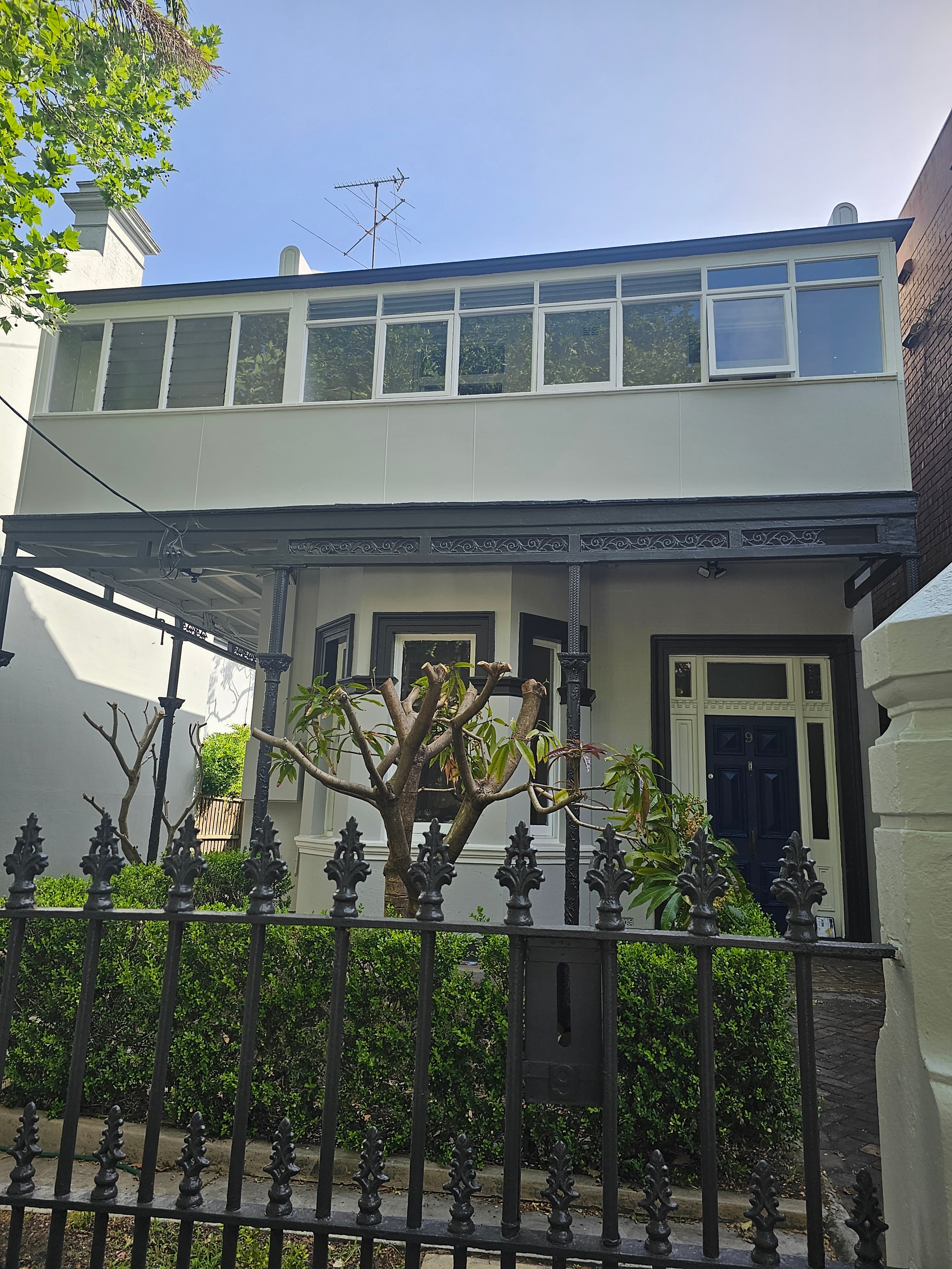 Photo of room in 2037 6