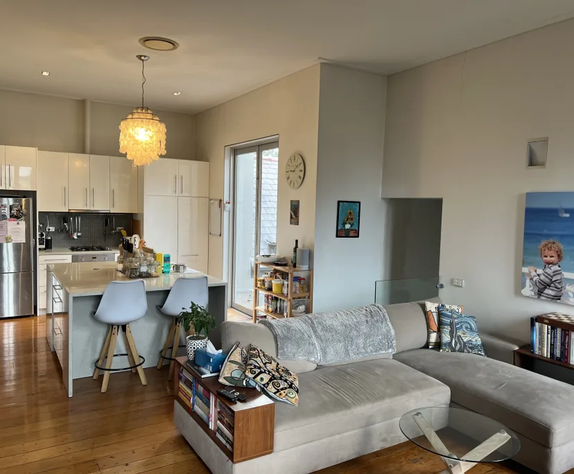 Photo of room in 2042 4