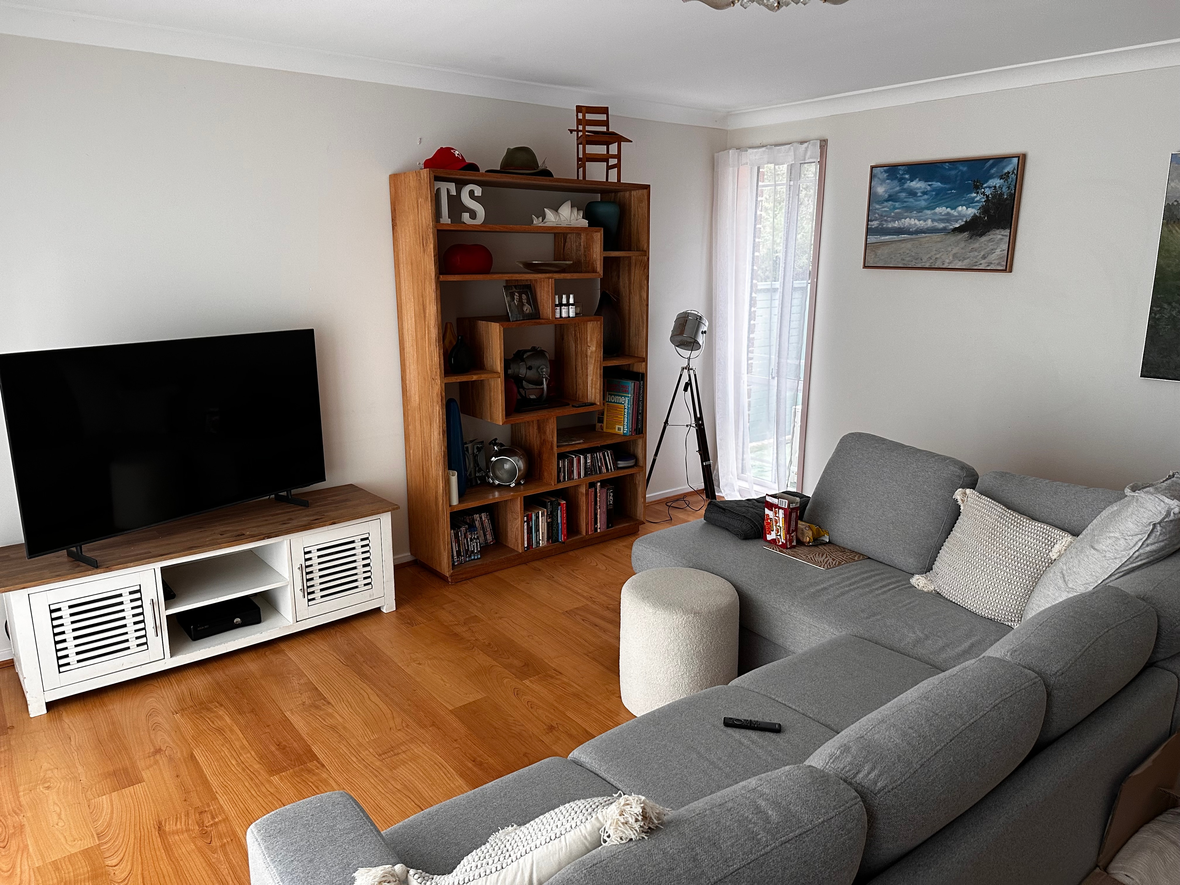Photo of room in 2093 0