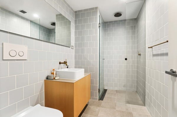 Photo of room in 2010 1