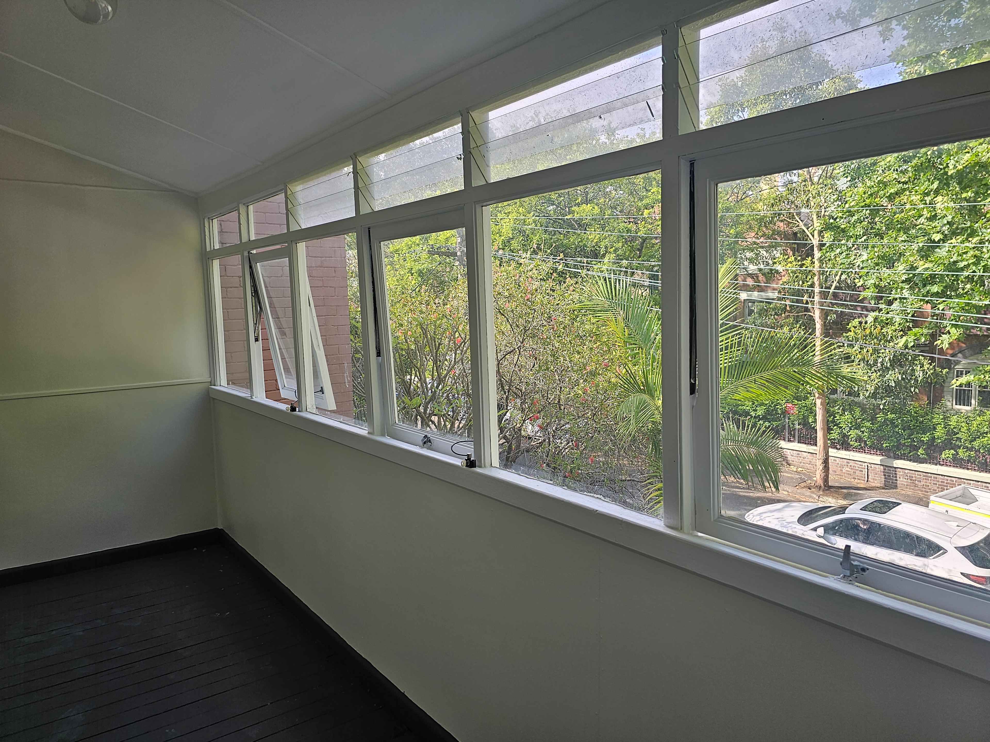 Photo of room in 2037 4