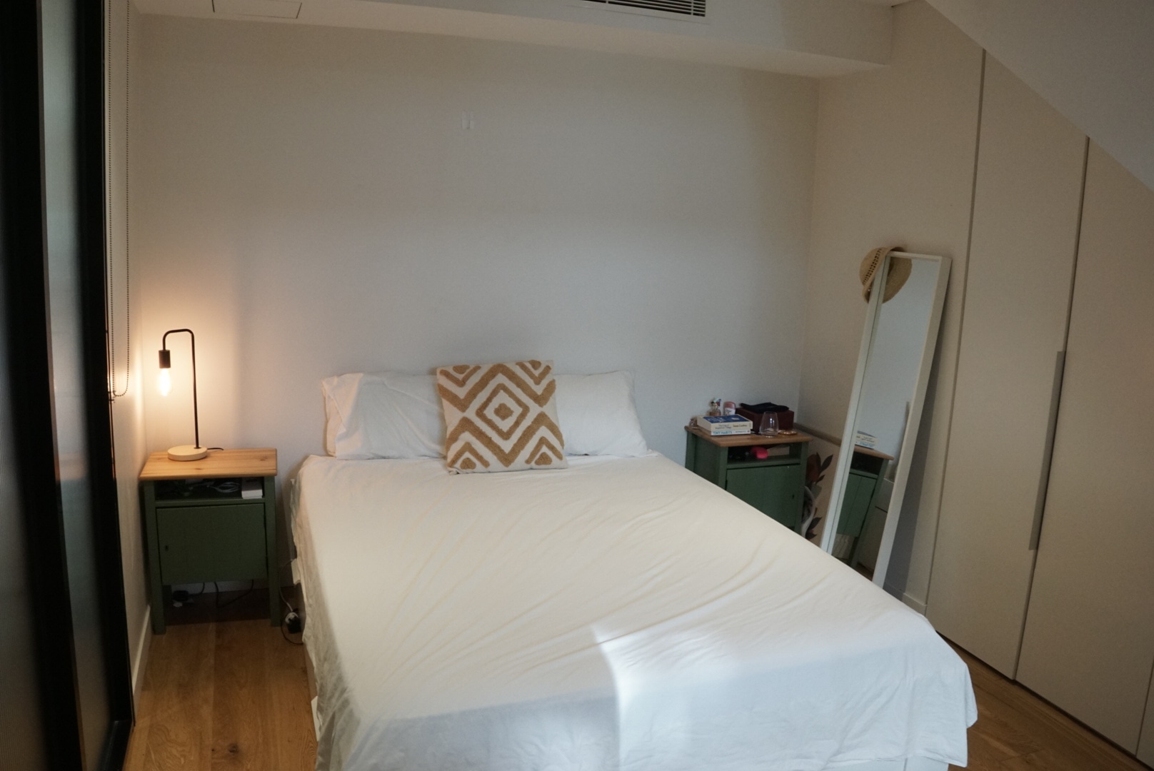 Photo of room in 2010 9