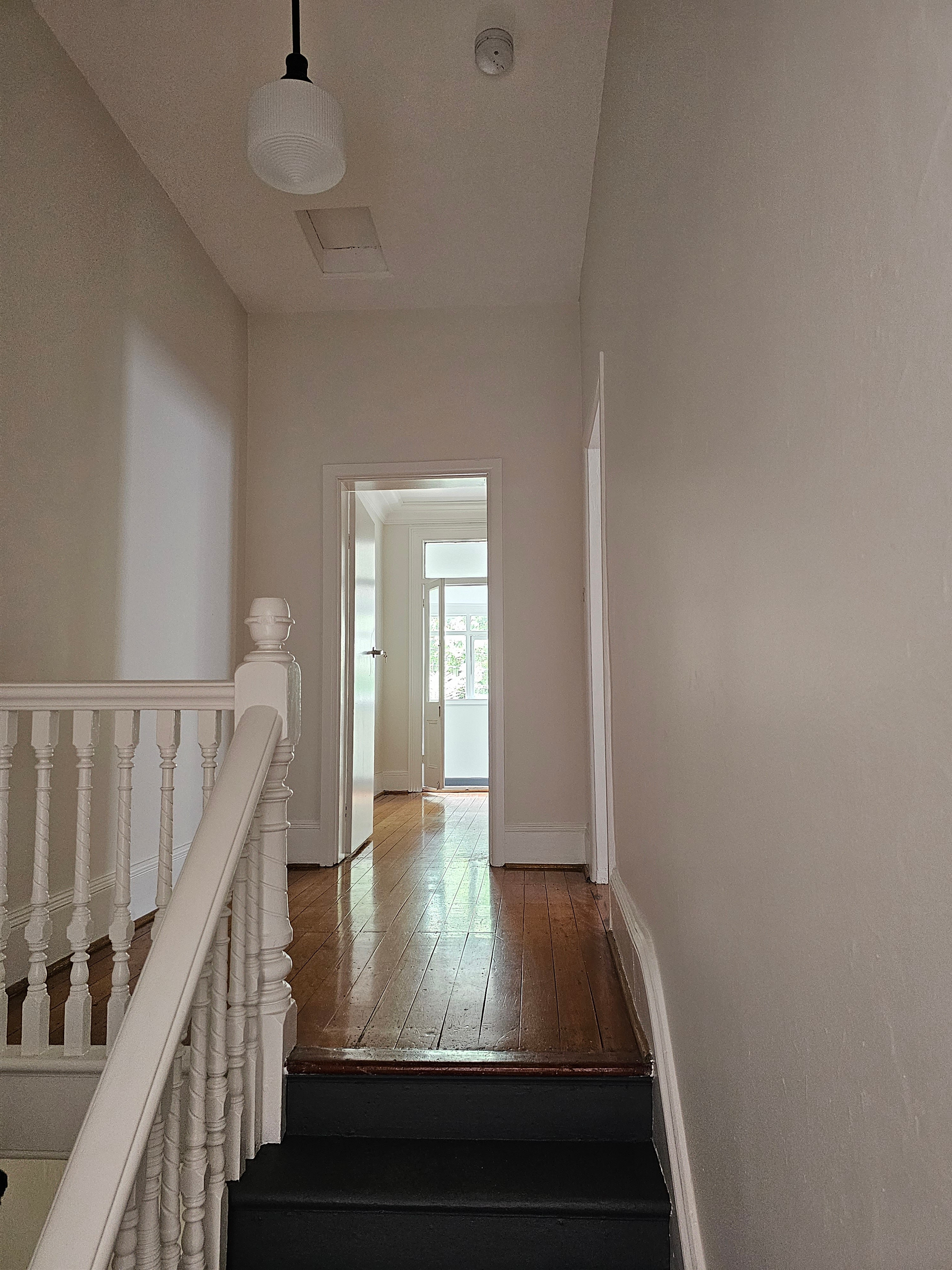 Photo of room in 2037 26