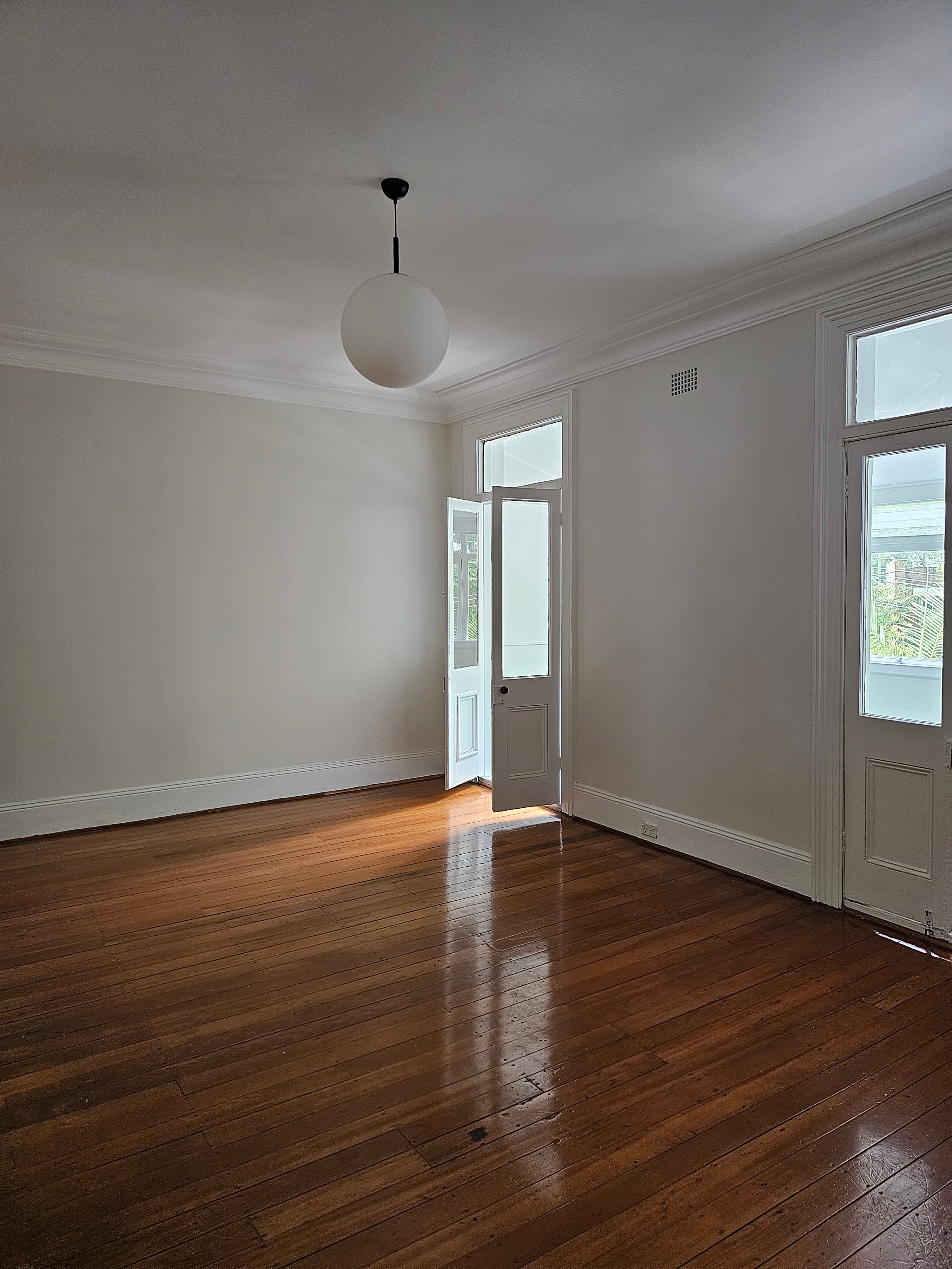 Photo of room in 2037 21